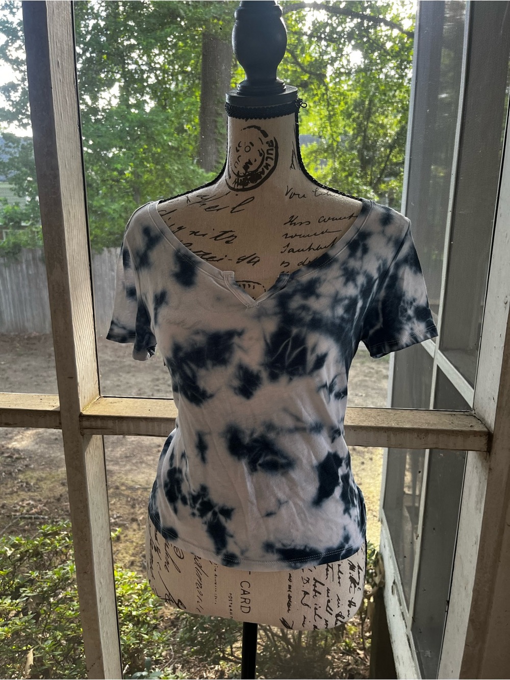 Y2K vintage 2000s Women's Blue & White Tie-Dye V-Neck Top
